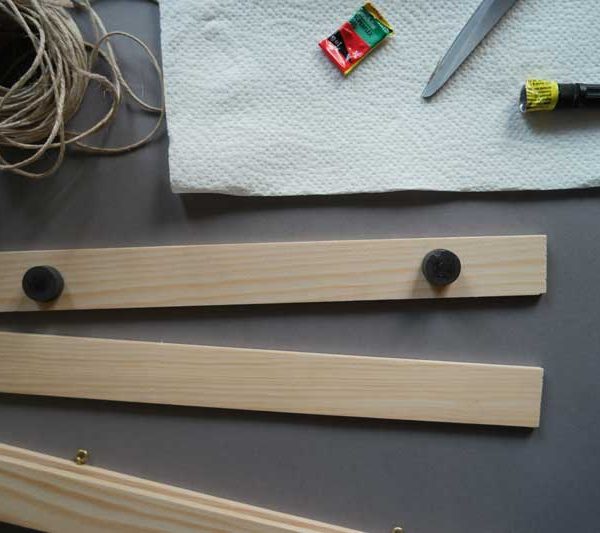 DIY Posterhänger aus Holz benötigte Material Holzleisten klebe DIY Posterhänger aus Holz benötigte Material Holzleisten klebe
